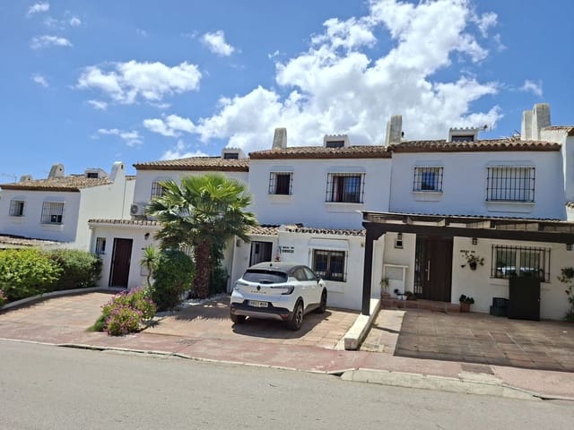 3 soveværelse Byhus til salg i La Duquesa / Puerto de la Duquesa, Manilva med swimmingpool - € 430.000 (Ref: 9972663)
