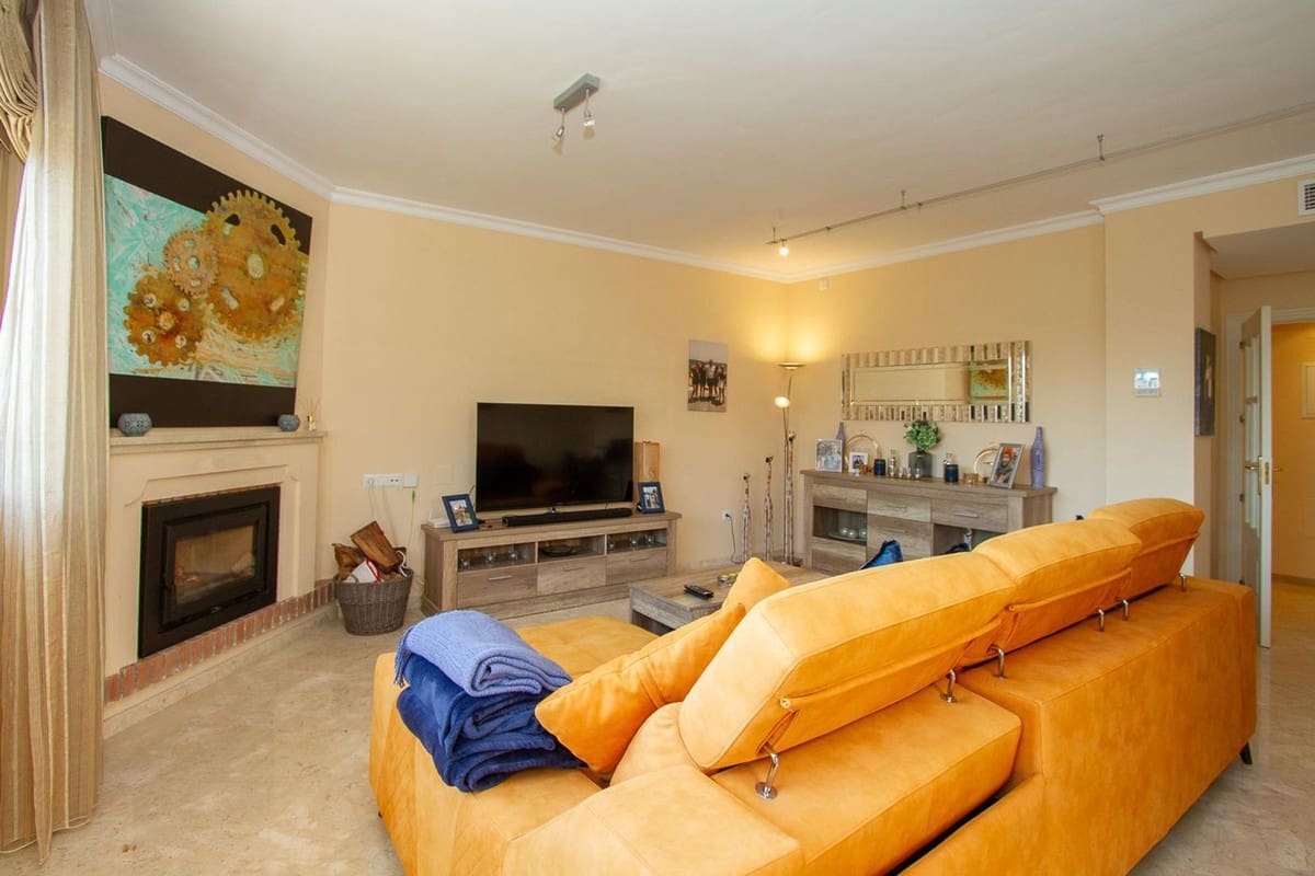 3 slaapkamer Appartement te koop in La Mairena met zwembad - € 420.000 (Ref: 9972666)