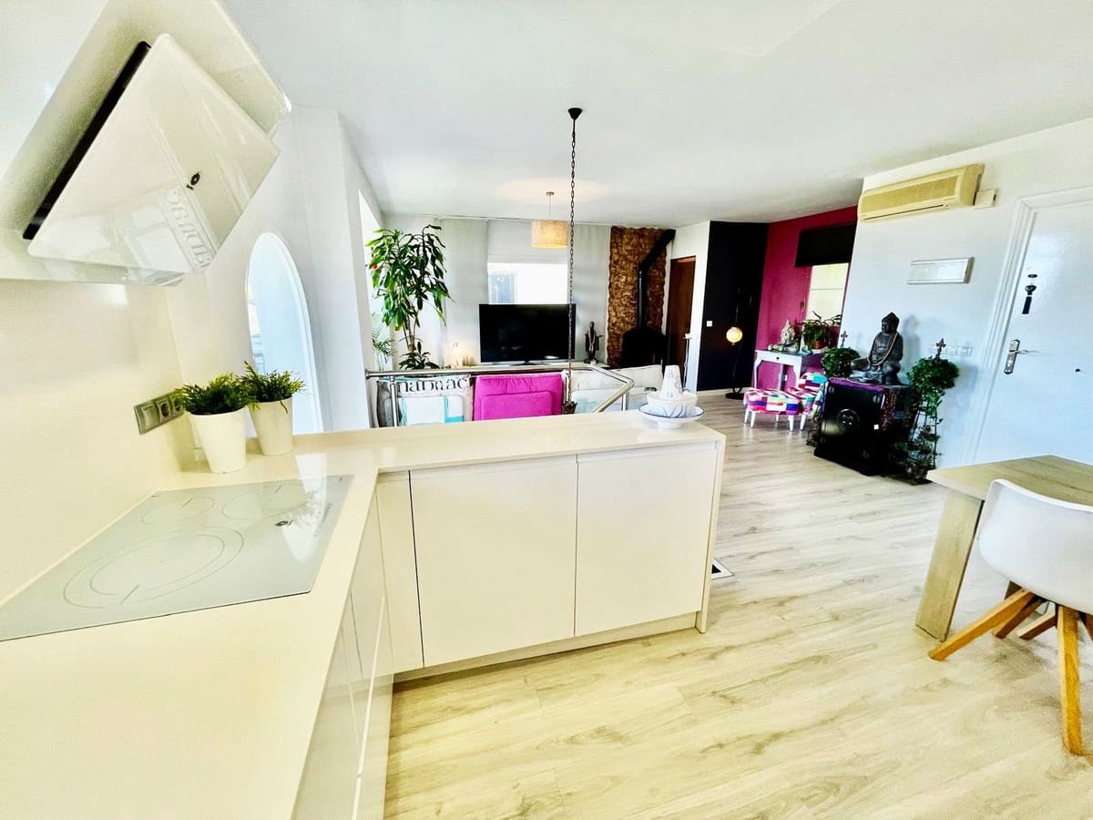 2 makuuhuone Omakotitalo myytävänä paikassa Benalmadena Costa mukana uima-altaan - 418 000 € (Ref: 9972668)