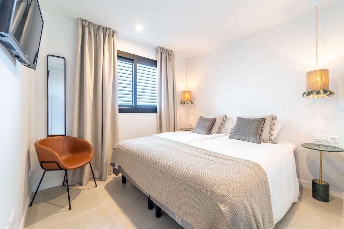 Apartamento de 2 habitaciones en Fuengirola en venta con piscina - 450.000 € (Ref: 9972670)