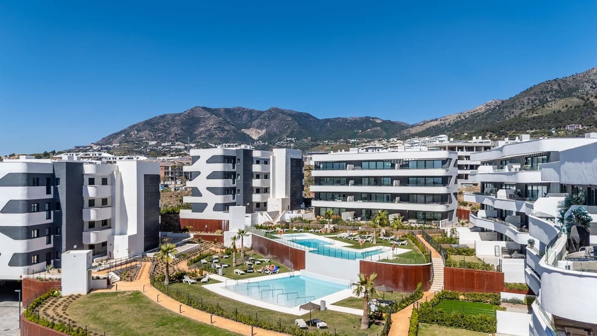 Apartamento de 2 habitaciones en Fuengirola en venta con piscina - 450.000 € (Ref: 9972670)