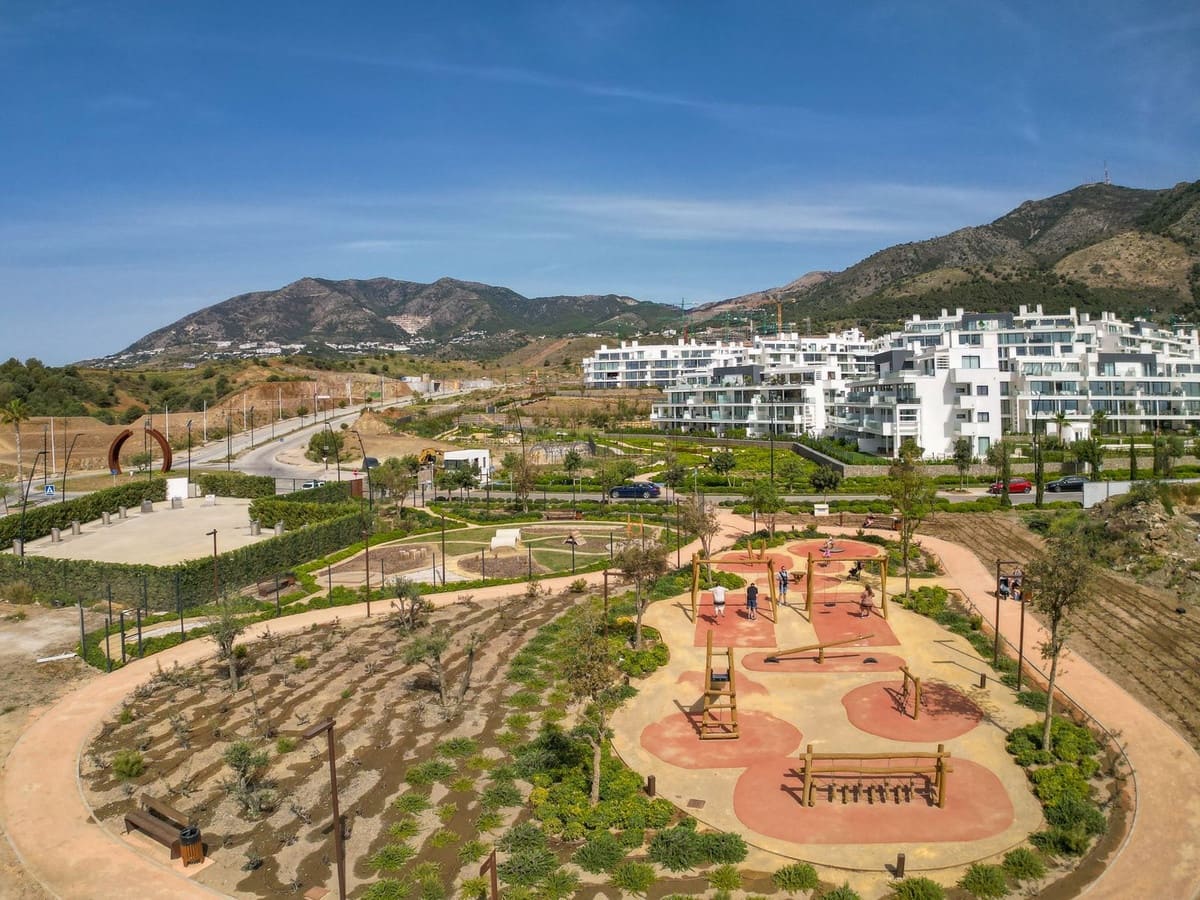 Apartamento de 2 habitaciones en Fuengirola en venta con piscina - 450.000 € (Ref: 9972670)