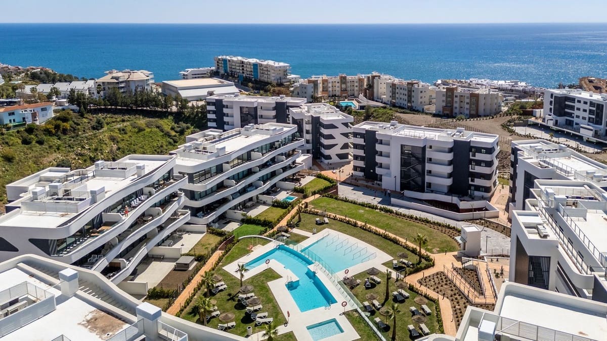 Apartamento de 2 habitaciones en Fuengirola en venta con piscina - 450.000 € (Ref: 9972670)
