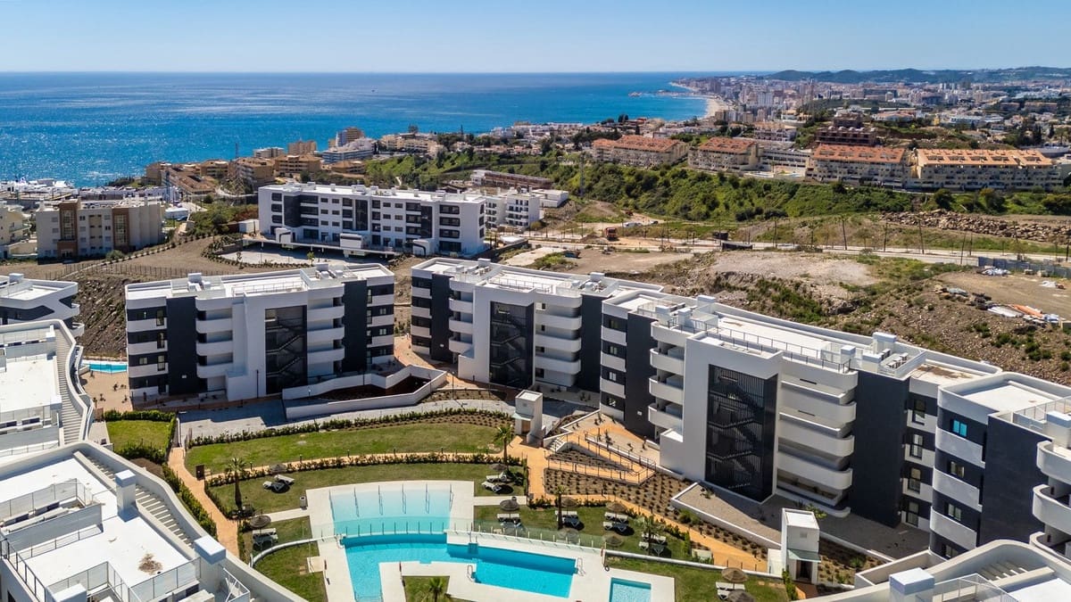 Apartamento de 2 habitaciones en Fuengirola en venta con piscina - 450.000 € (Ref: 9972670)
