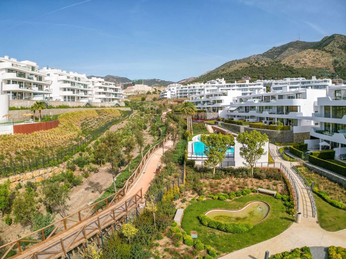 Apartamento de 2 habitaciones en Fuengirola en venta con piscina - 450.000 € (Ref: 9972670)