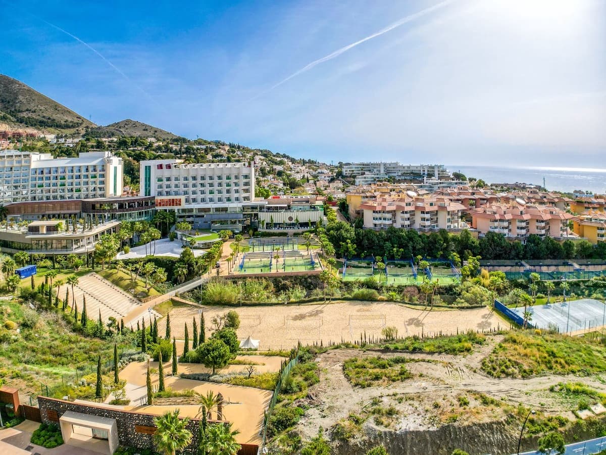 Apartamento de 2 habitaciones en Fuengirola en venta con piscina - 450.000 € (Ref: 9972670)