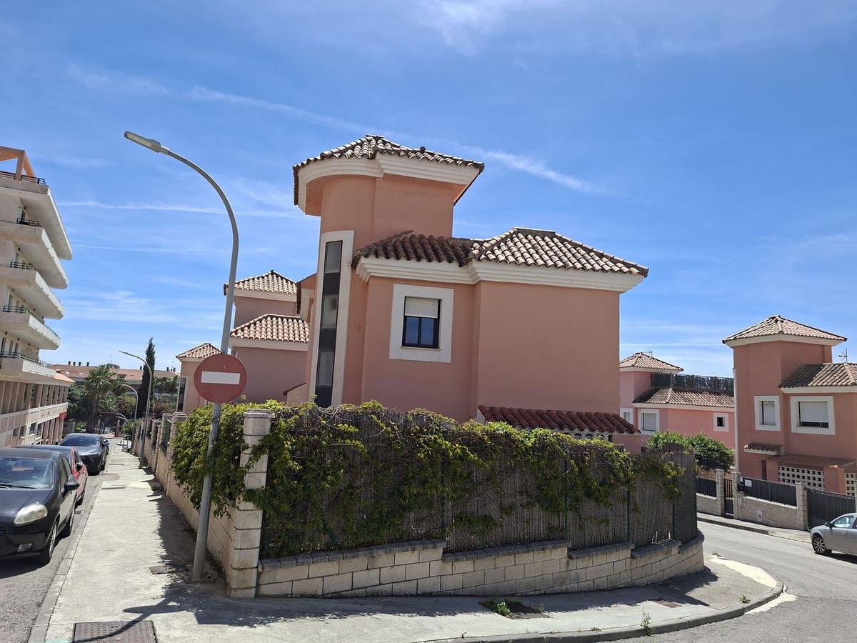3 bedroom Villa for sale in San Luis de Sabinillas with pool garage - € 425,000 (Ref: 9972671)