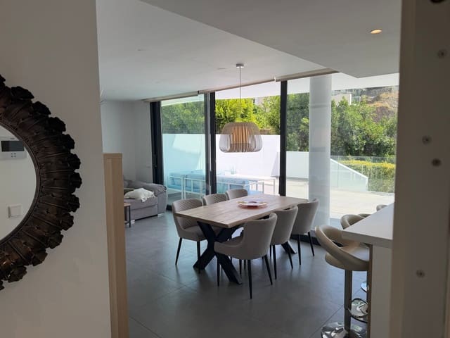 2 soveværelse Lejlighed til salg i Benalmádena med swimmingpool - € 475.000 (Ref: 9972674)