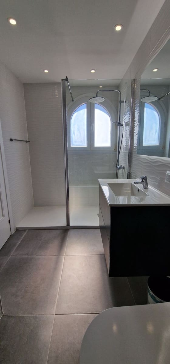 3 soverom Hus til salgs i La Duquesa / Puerto de la Duquesa med svømmebasseng garasje - € 469 000 (Ref: 9972677)