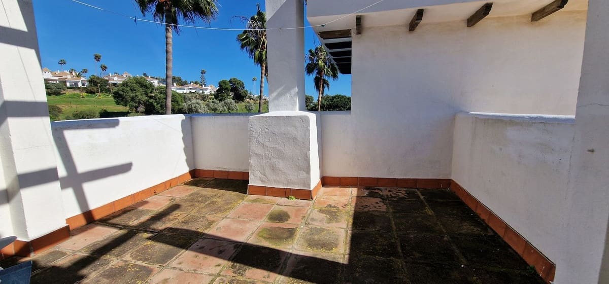 3 soverom Hus til salgs i La Duquesa / Puerto de la Duquesa med svømmebasseng garasje - € 469 000 (Ref: 9972677)