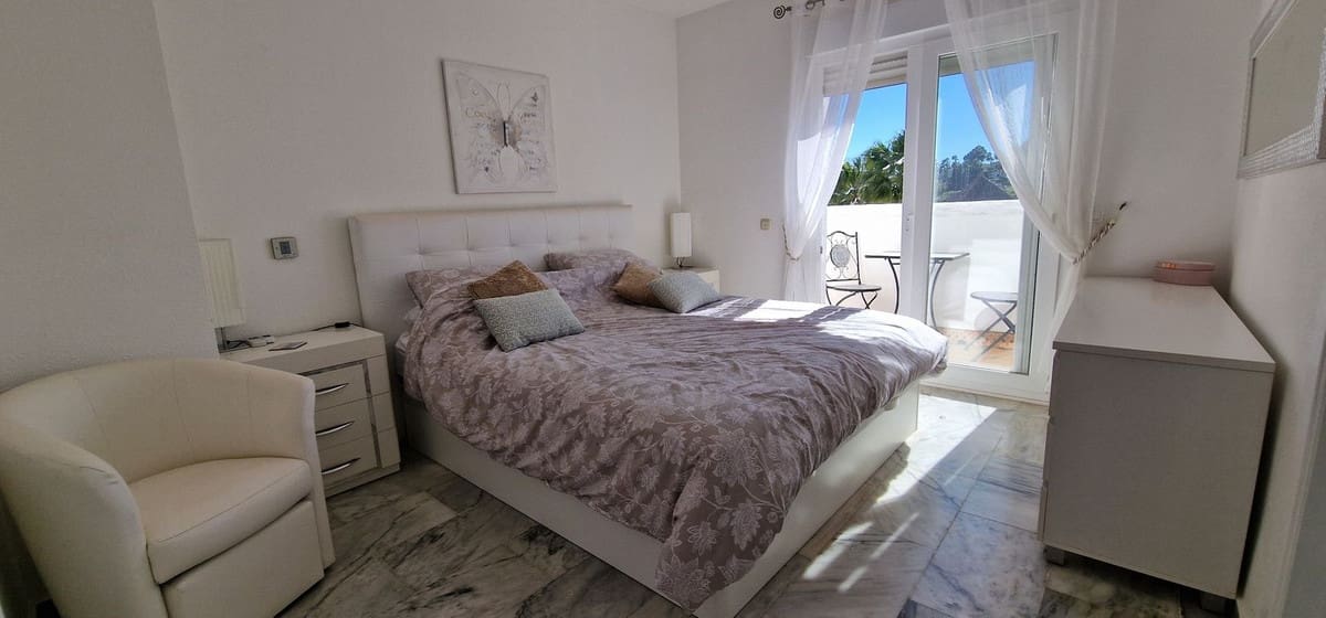 3 soverom Hus til salgs i La Duquesa / Puerto de la Duquesa med svømmebasseng garasje - € 469 000 (Ref: 9972677)