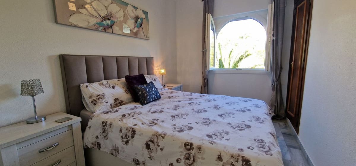 3 soverom Hus til salgs i La Duquesa / Puerto de la Duquesa med svømmebasseng garasje - € 469 000 (Ref: 9972677)