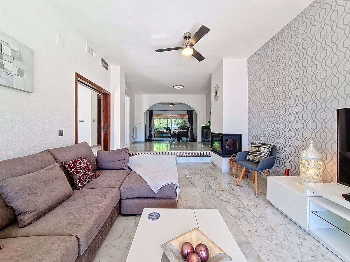 3 soverom Hus til salgs i La Duquesa / Puerto de la Duquesa med svømmebasseng garasje - € 469 000 (Ref: 9972677)