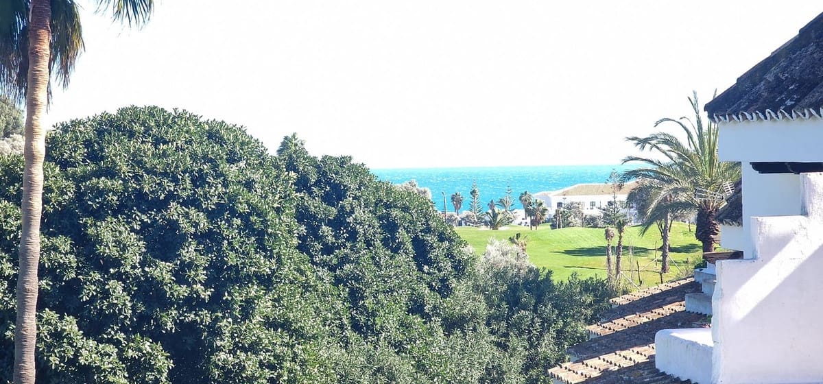 3 soverom Hus til salgs i La Duquesa / Puerto de la Duquesa med svømmebasseng garasje - € 469 000 (Ref: 9972677)