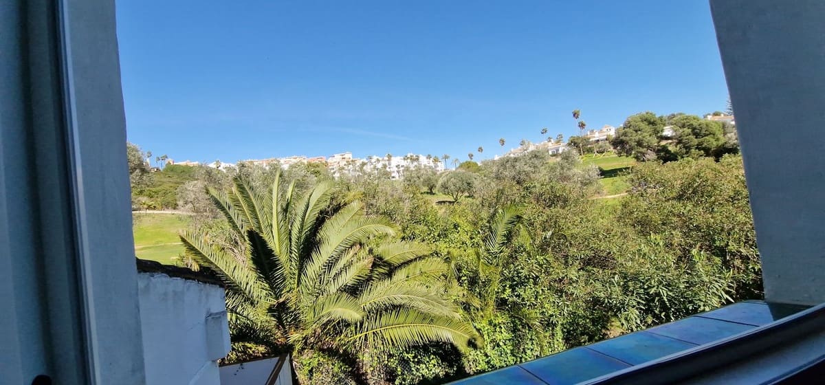 3 soverom Hus til salgs i La Duquesa / Puerto de la Duquesa med svømmebasseng garasje - € 469 000 (Ref: 9972677)