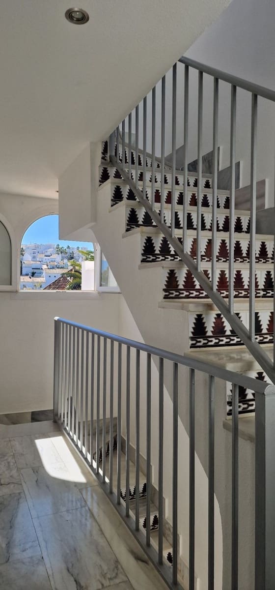 3 soverom Hus til salgs i La Duquesa / Puerto de la Duquesa med svømmebasseng garasje - € 469 000 (Ref: 9972677)