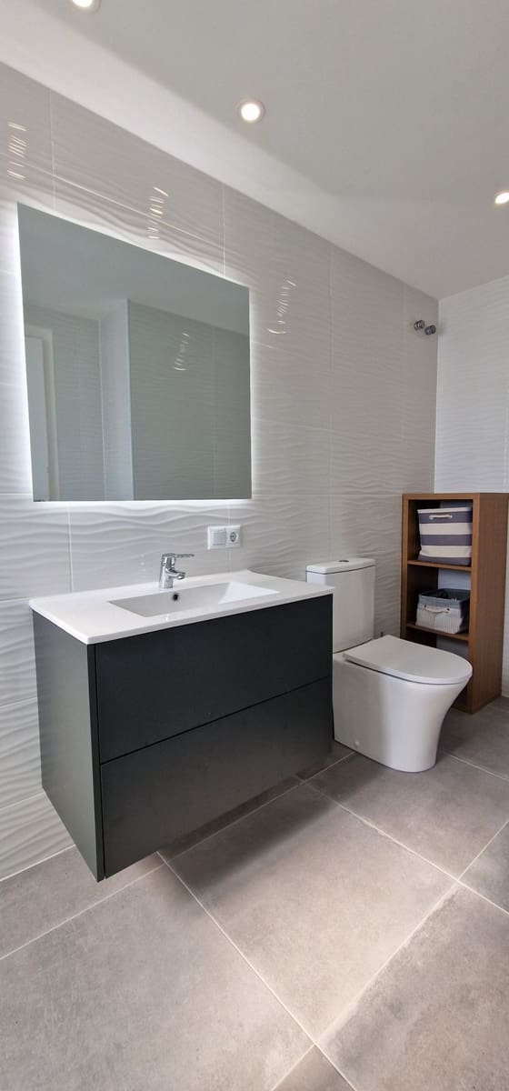 3 soverom Hus til salgs i La Duquesa / Puerto de la Duquesa med svømmebasseng garasje - € 469 000 (Ref: 9972677)