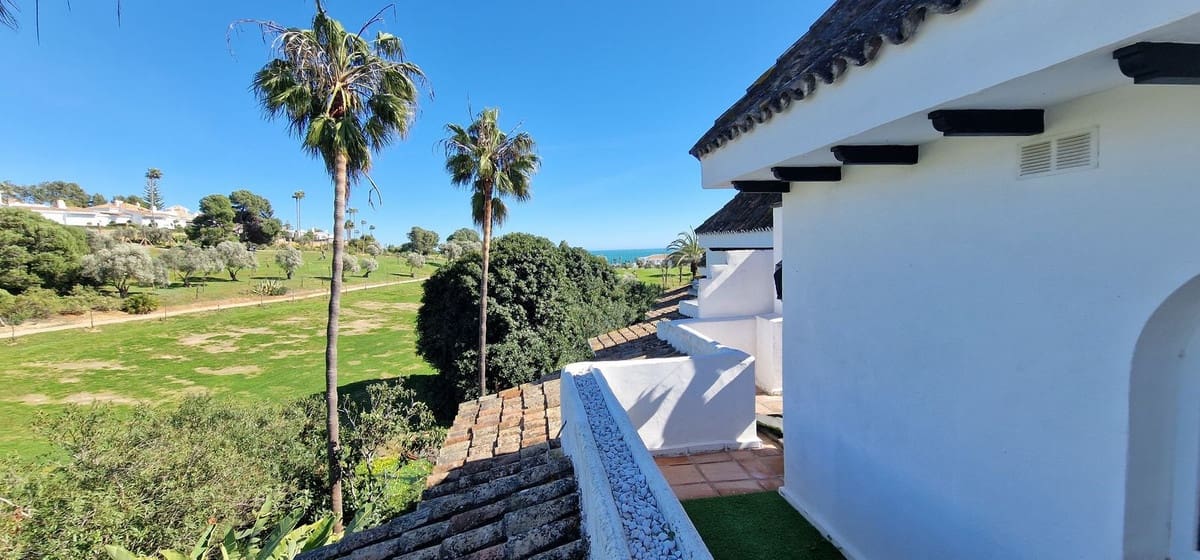3 soverom Hus til salgs i La Duquesa / Puerto de la Duquesa med svømmebasseng garasje - € 469 000 (Ref: 9972677)