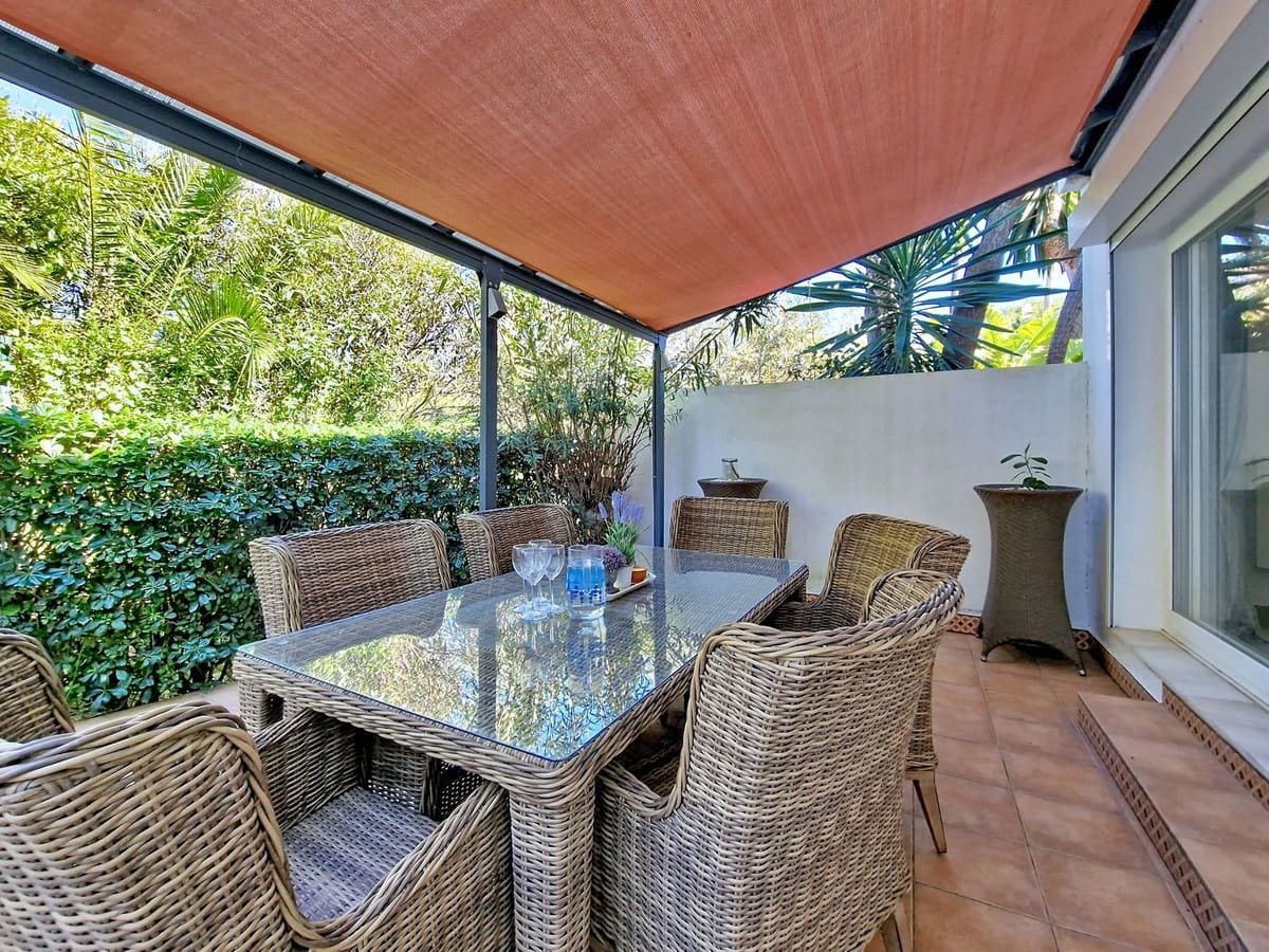 3 soverom Hus til salgs i La Duquesa / Puerto de la Duquesa med svømmebasseng garasje - € 469 000 (Ref: 9972677)