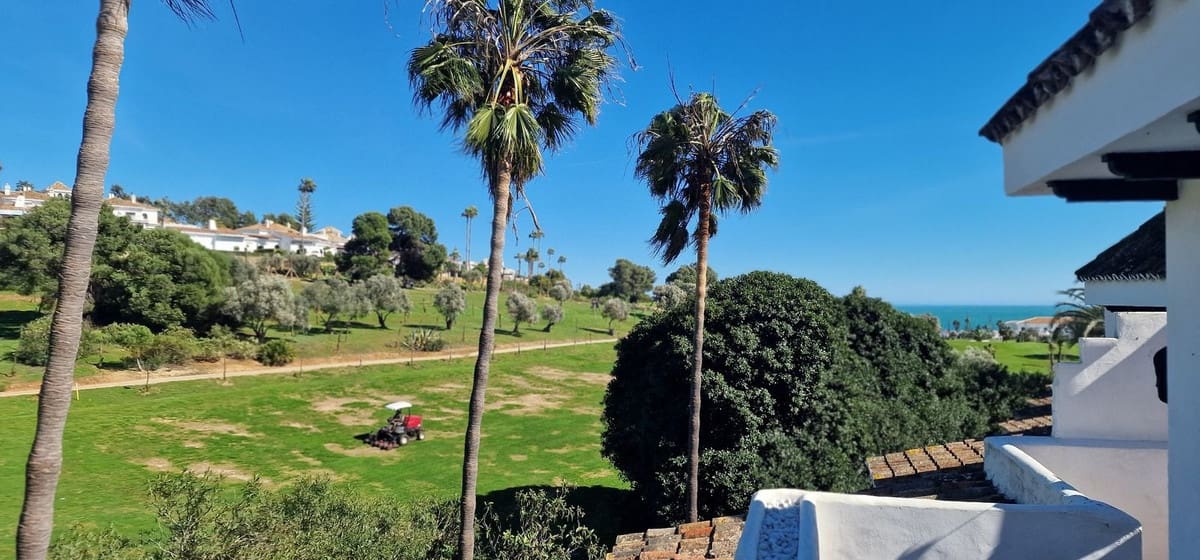 3 soverom Hus til salgs i La Duquesa / Puerto de la Duquesa med svømmebasseng garasje - € 469 000 (Ref: 9972677)