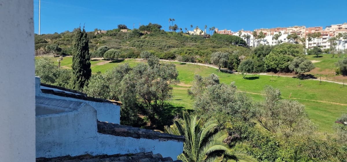 3 soverom Hus til salgs i La Duquesa / Puerto de la Duquesa med svømmebasseng garasje - € 469 000 (Ref: 9972677)