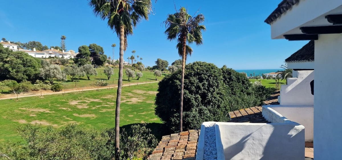 3 soverom Hus til salgs i La Duquesa / Puerto de la Duquesa med svømmebasseng garasje - € 469 000 (Ref: 9972677)
