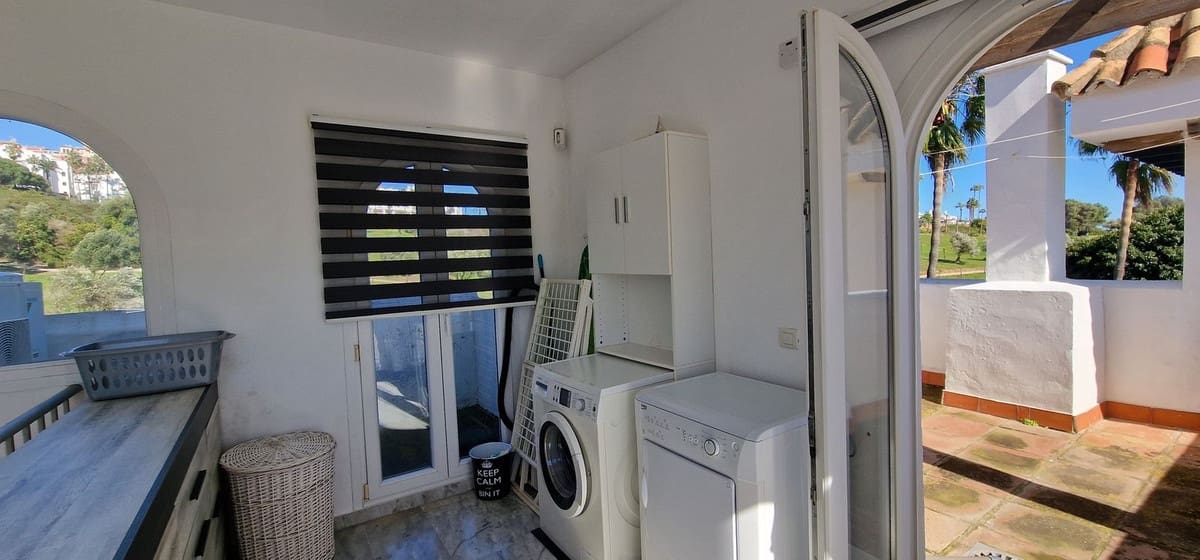 3 soverom Hus til salgs i La Duquesa / Puerto de la Duquesa med svømmebasseng garasje - € 469 000 (Ref: 9972677)