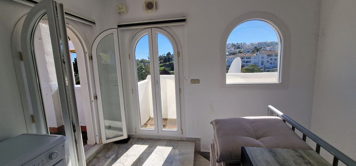 3 soverom Hus til salgs i La Duquesa / Puerto de la Duquesa med svømmebasseng garasje - € 469 000 (Ref: 9972677)
