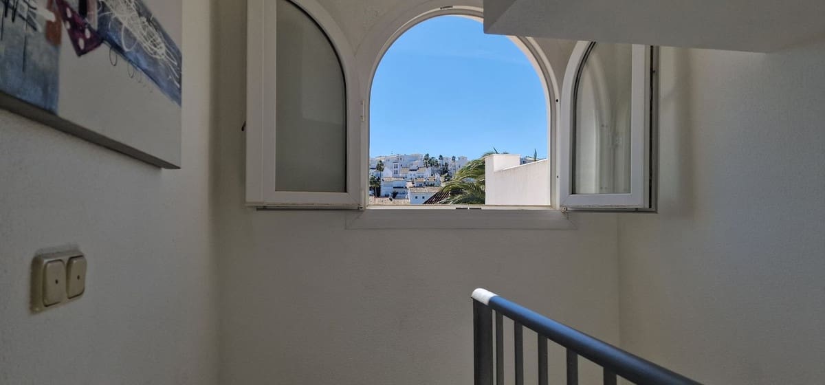 3 soverom Hus til salgs i La Duquesa / Puerto de la Duquesa med svømmebasseng garasje - € 469 000 (Ref: 9972677)