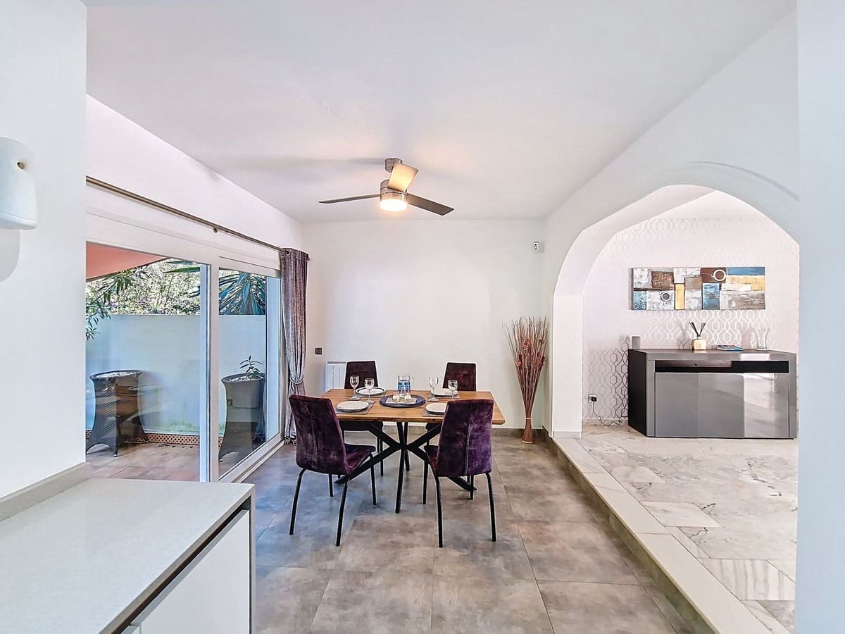 3 soverom Hus til salgs i La Duquesa / Puerto de la Duquesa med svømmebasseng garasje - € 469 000 (Ref: 9972677)