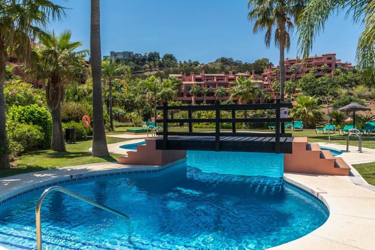 2 soveværelse Lejlighed til salg i La Mairena med swimmingpool - € 439.000 (Ref: 9972680)