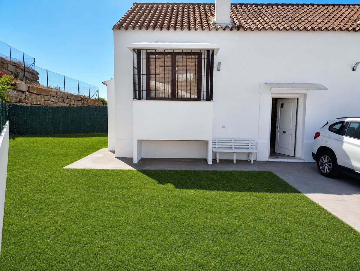 2 bedroom Semi-detached Villa for sale in Bahia de Casares with pool - € 479,000 (Ref: 9972684)