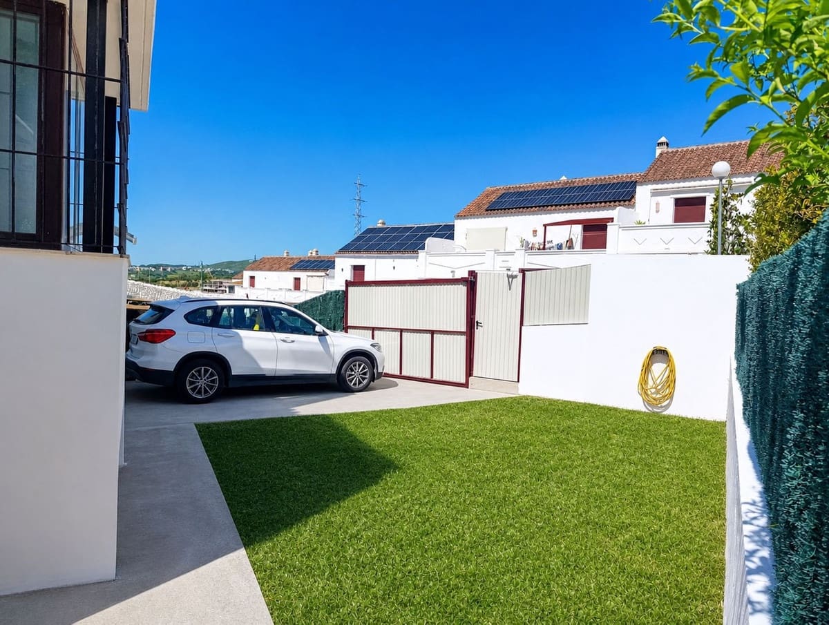 2 bedroom Semi-detached Villa for sale in Bahia de Casares with pool - € 479,000 (Ref: 9972684)