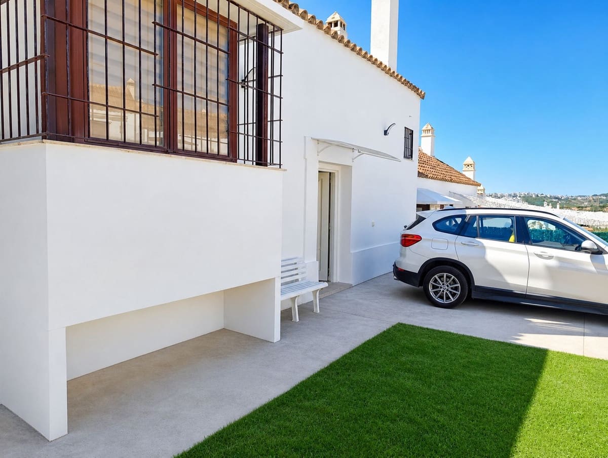 2 bedroom Semi-detached Villa for sale in Bahia de Casares with pool - € 479,000 (Ref: 9972684)