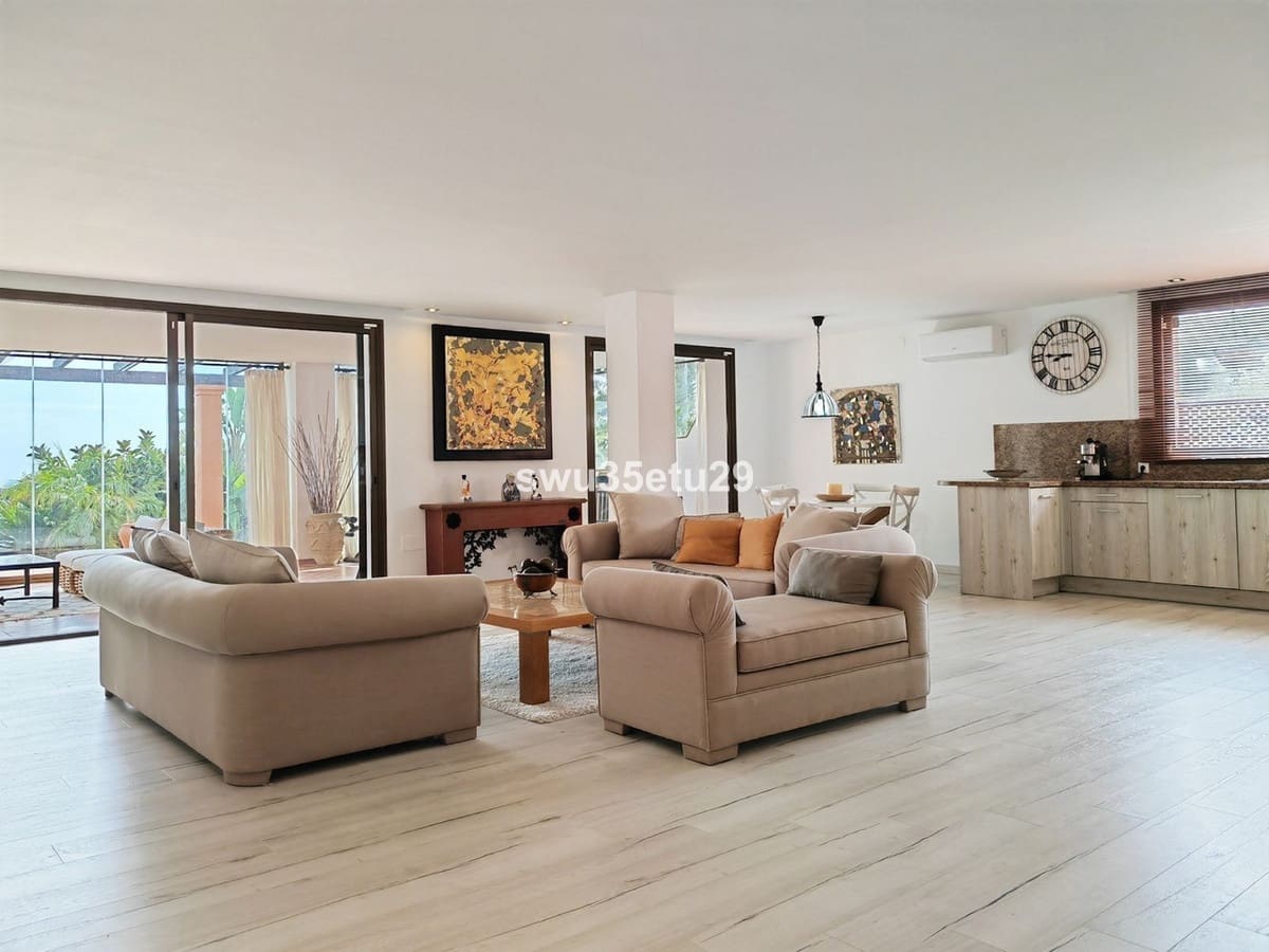 2 slaapkamer Appartement te koop in La Mairena met zwembad - € 470.000 (Ref: 9972685)