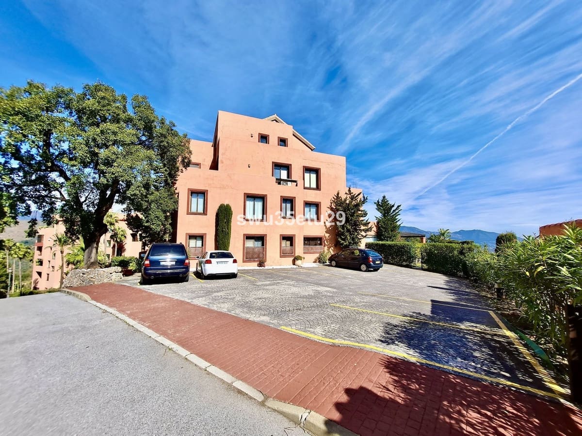 2 slaapkamer Appartement te koop in La Mairena met zwembad - € 470.000 (Ref: 9972685)