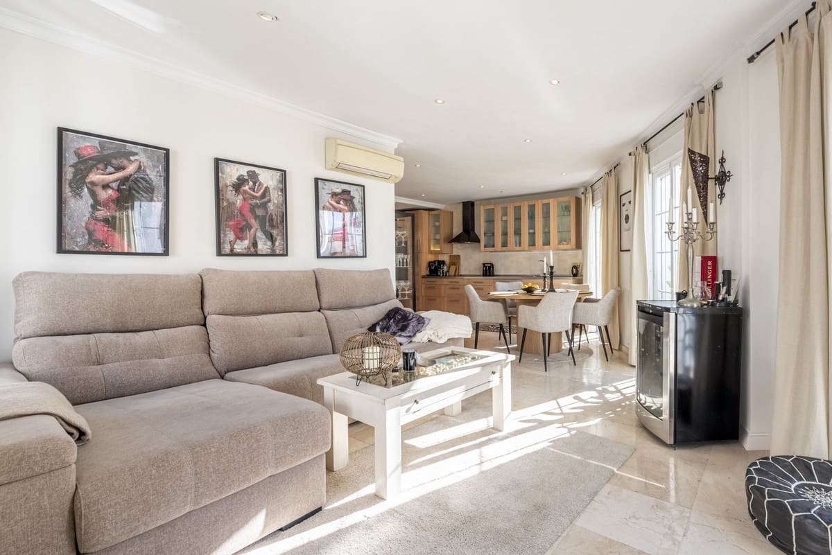1 bedroom Apartment for sale in San Pedro de Alcantara - € 430,000 (Ref: 9972686)