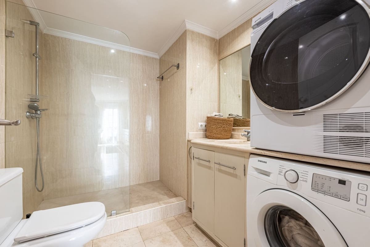 1 bedroom Apartment for sale in San Pedro de Alcantara - € 430,000 (Ref: 9972686)