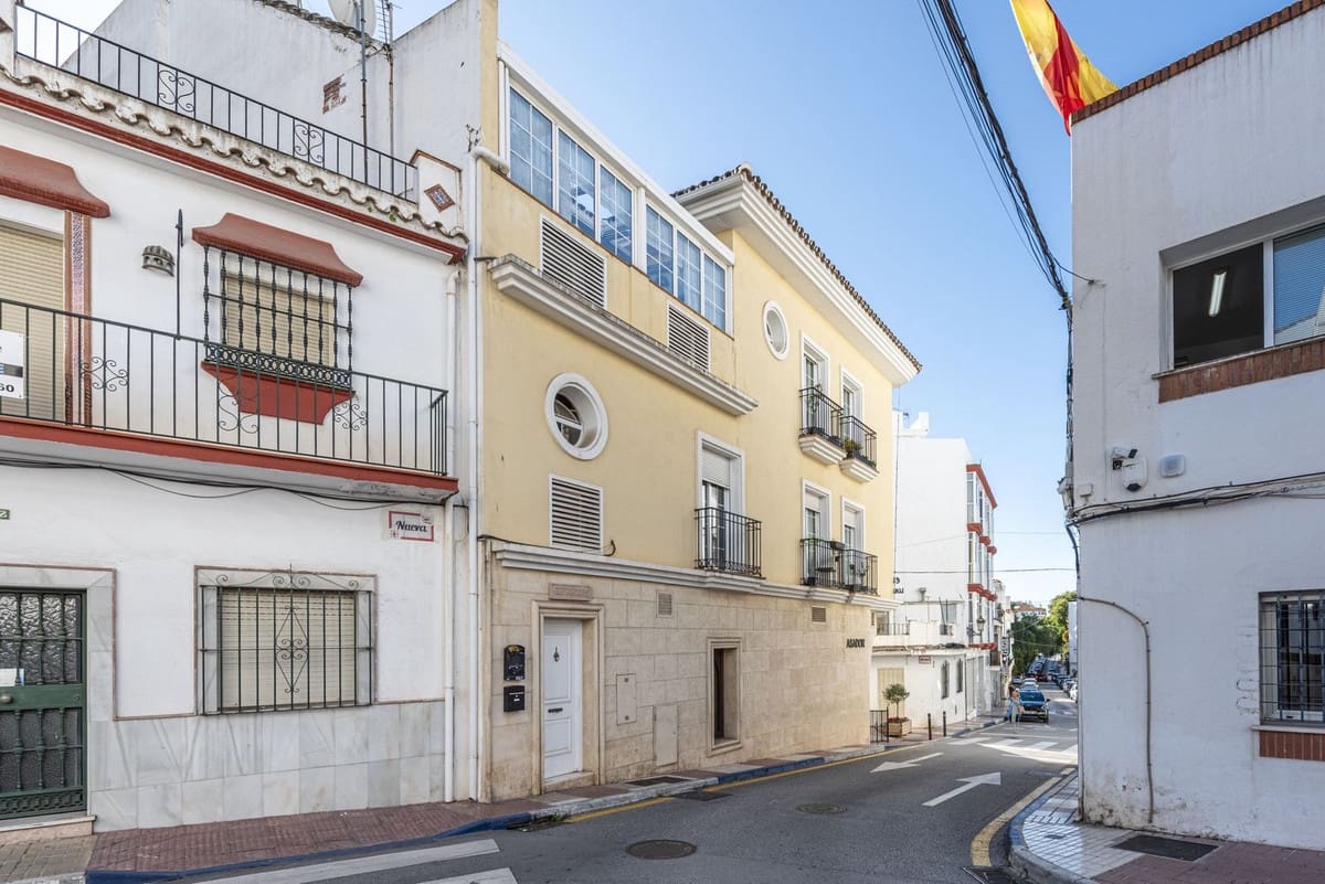 1 bedroom Apartment for sale in San Pedro de Alcantara - € 430,000 (Ref: 9972686)