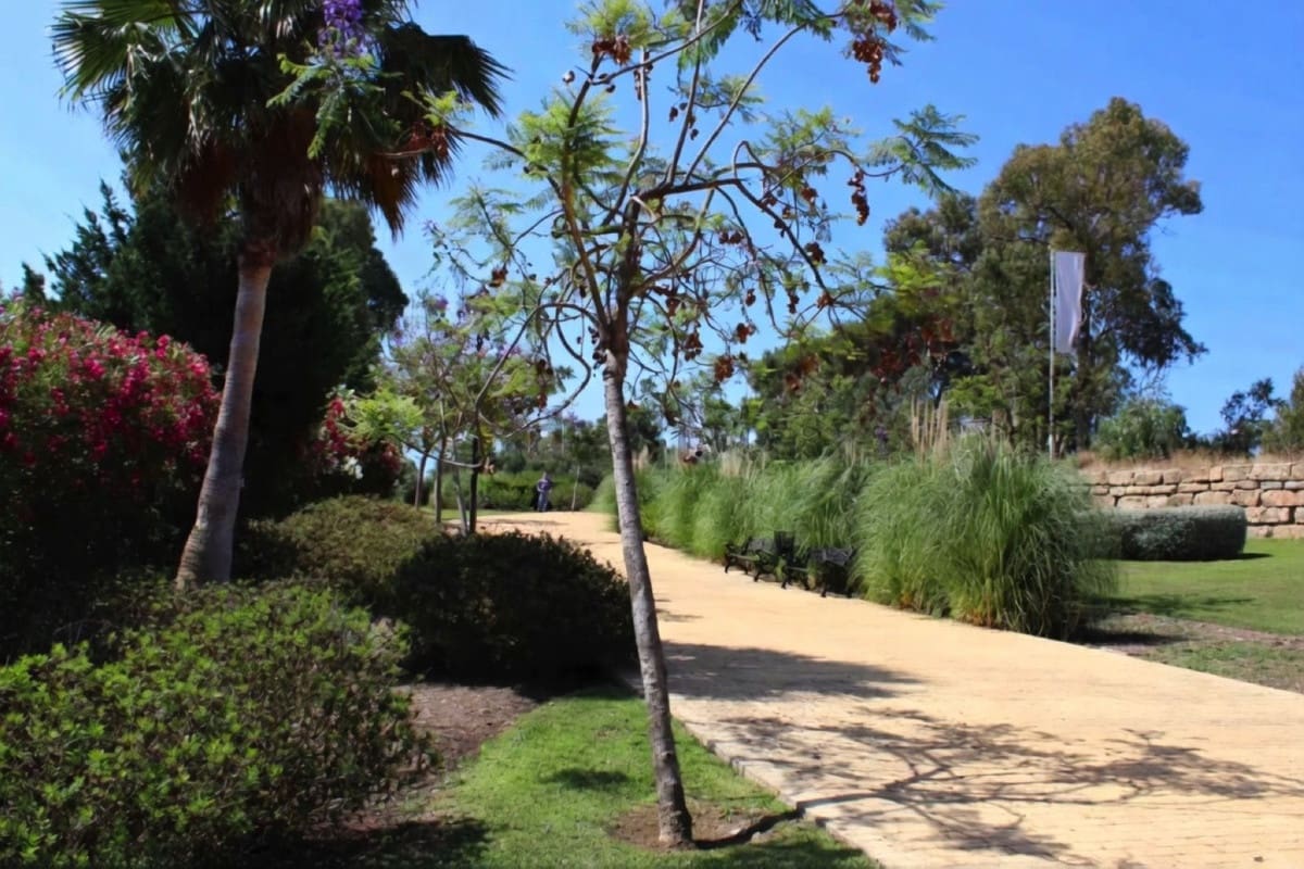 2 bedroom Apartment for sale in Benahavis with pool garage - € 450,000 (Ref: 9972689)