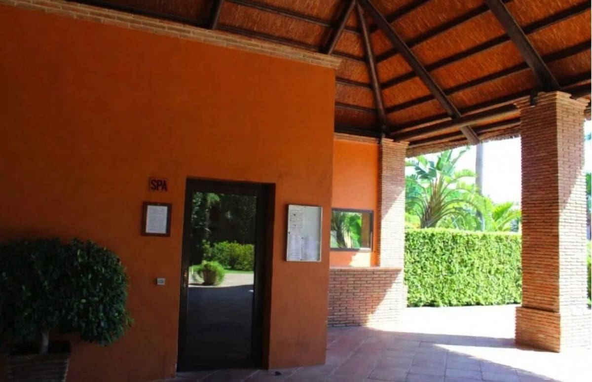 2 bedroom Apartment for sale in Benahavis with pool garage - € 450,000 (Ref: 9972689)
