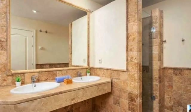 2 bedroom Apartment for sale in Benahavís with pool garage - € 450,000 (Ref: 9972689)