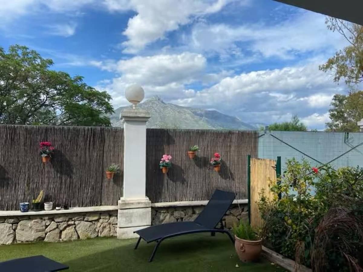 2 bedroom Apartment for sale in Aloha Golf with pool garage - € 445,000 (Ref: 9972690)