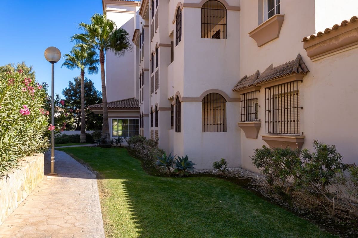 2 soveværelse Lejlighed til salg i La Cala de Mijas med swimmingpool - € 440.000 (Ref: 9972693)