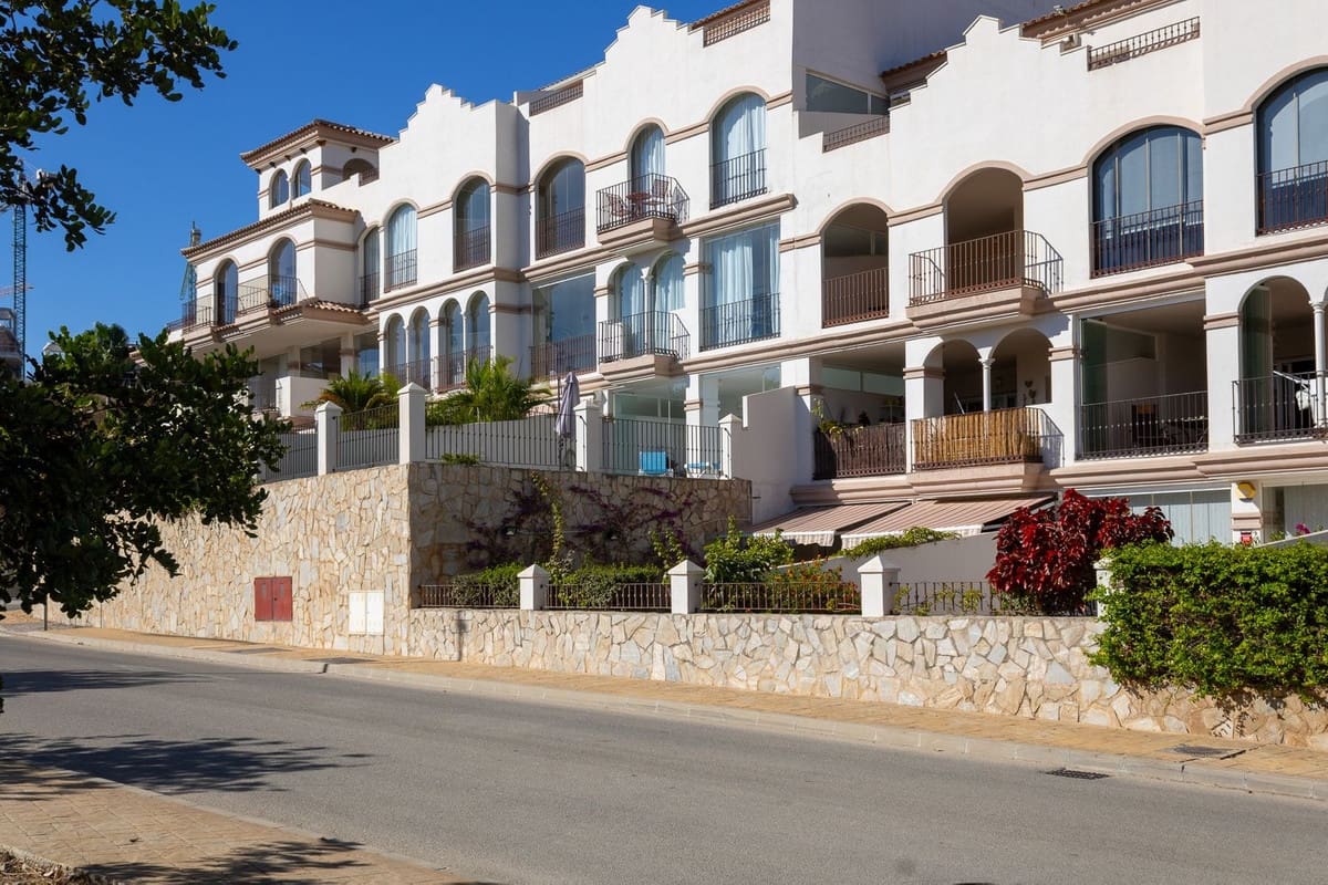 2 soveværelse Lejlighed til salg i La Cala de Mijas med swimmingpool - € 440.000 (Ref: 9972693)