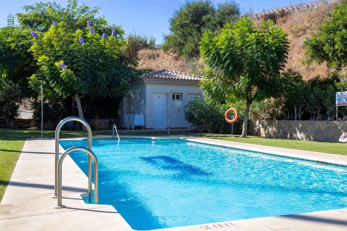 2 soveværelse Lejlighed til salg i La Cala de Mijas med swimmingpool - € 440.000 (Ref: 9972693)