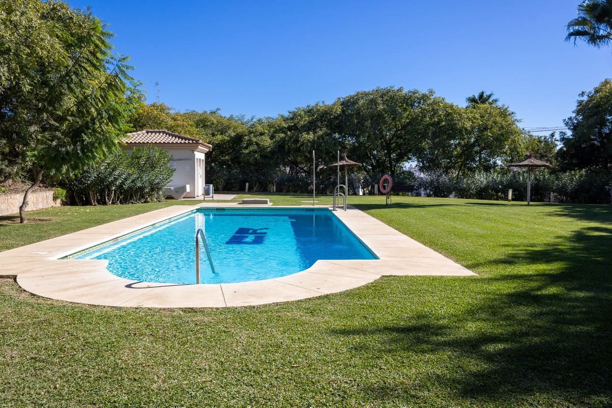 2 soveværelse Lejlighed til salg i La Cala de Mijas med swimmingpool - € 440.000 (Ref: 9972693)