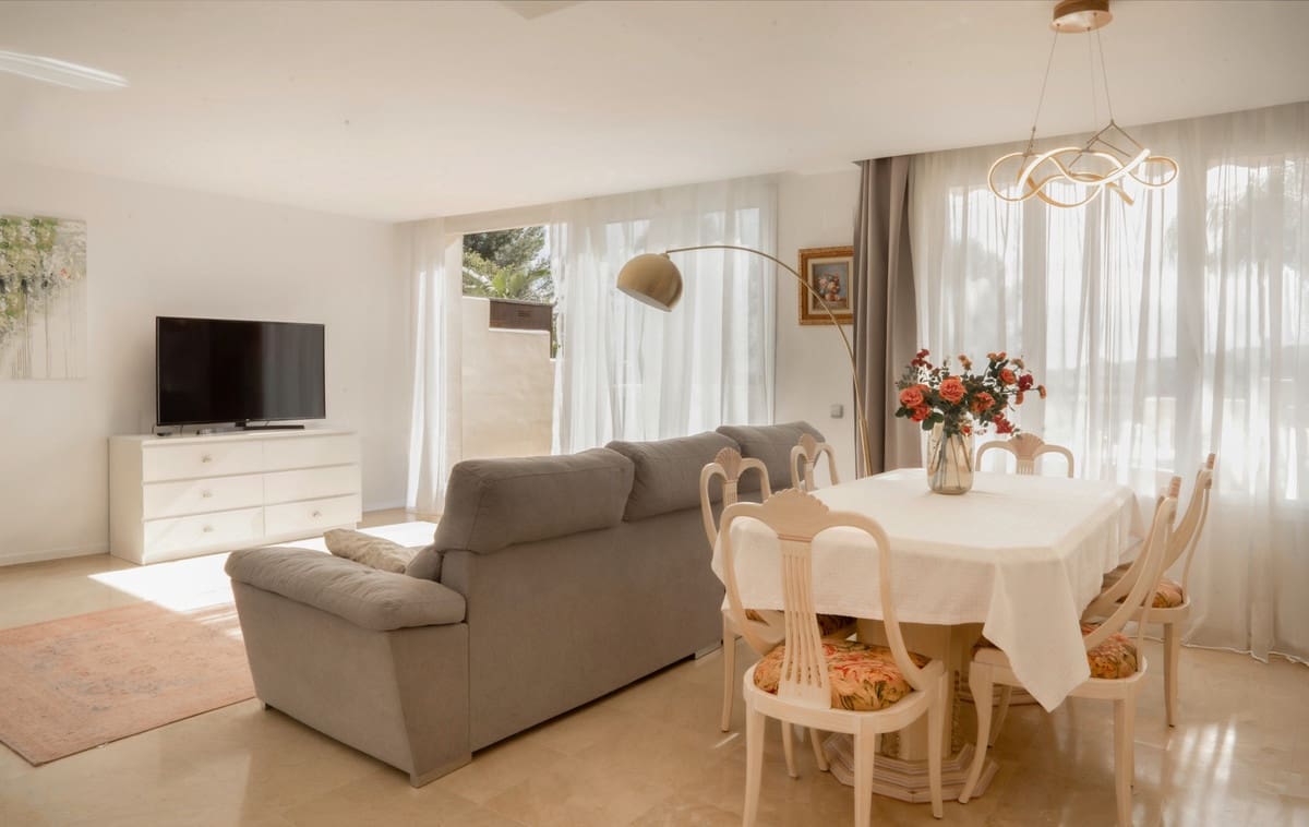 2 bedroom Apartment for sale in Benahavis with pool - € 430,000 (Ref: 9972696)