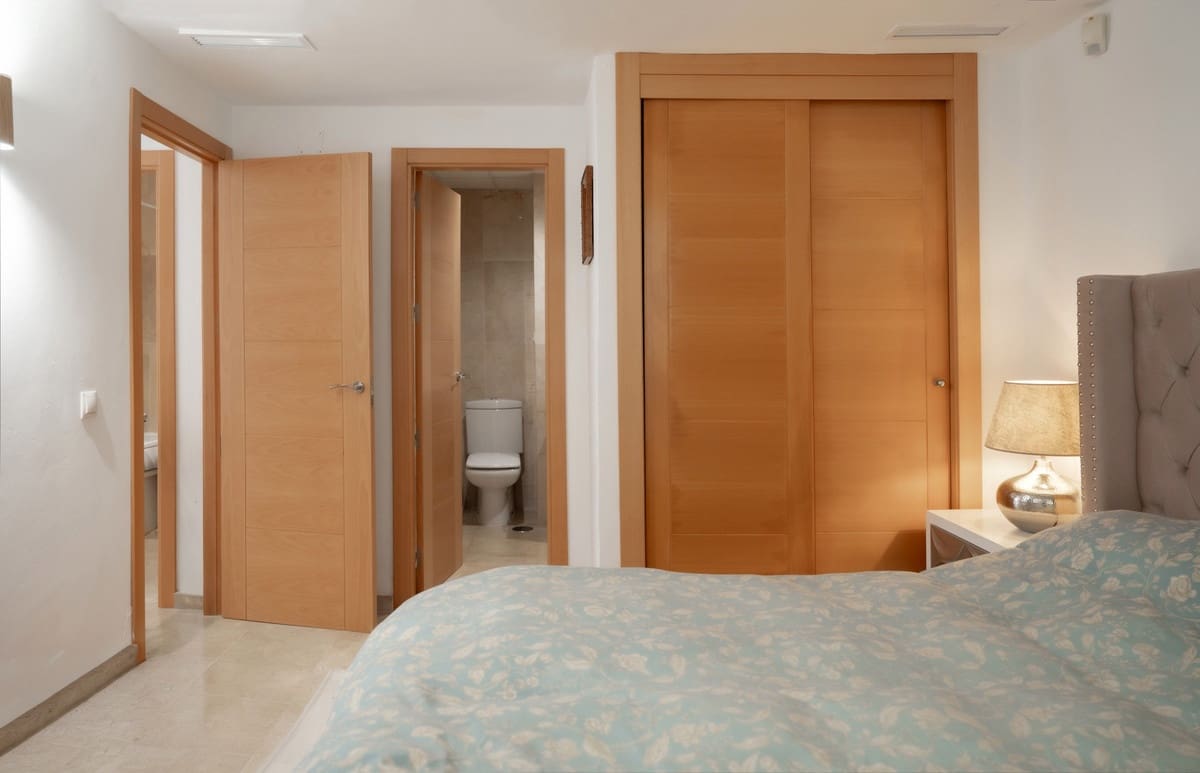 2 bedroom Apartment for sale in Benahavis with pool - € 430,000 (Ref: 9972696)