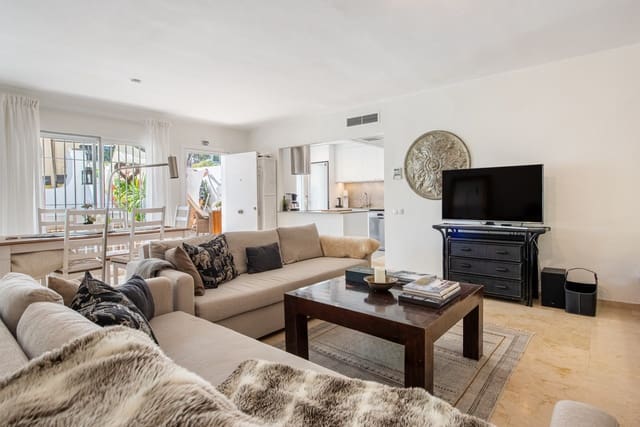 Apartamento de 2 habitaciones en Río Real, Marbella en venta con piscina - 445.000 € (Ref: 9972699)